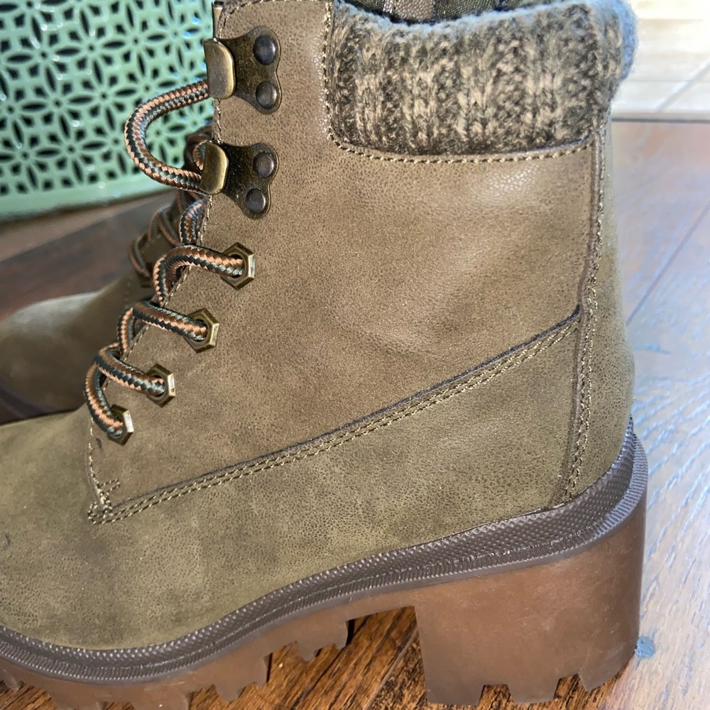 Universal Thread Boots - Picture 12 of 14